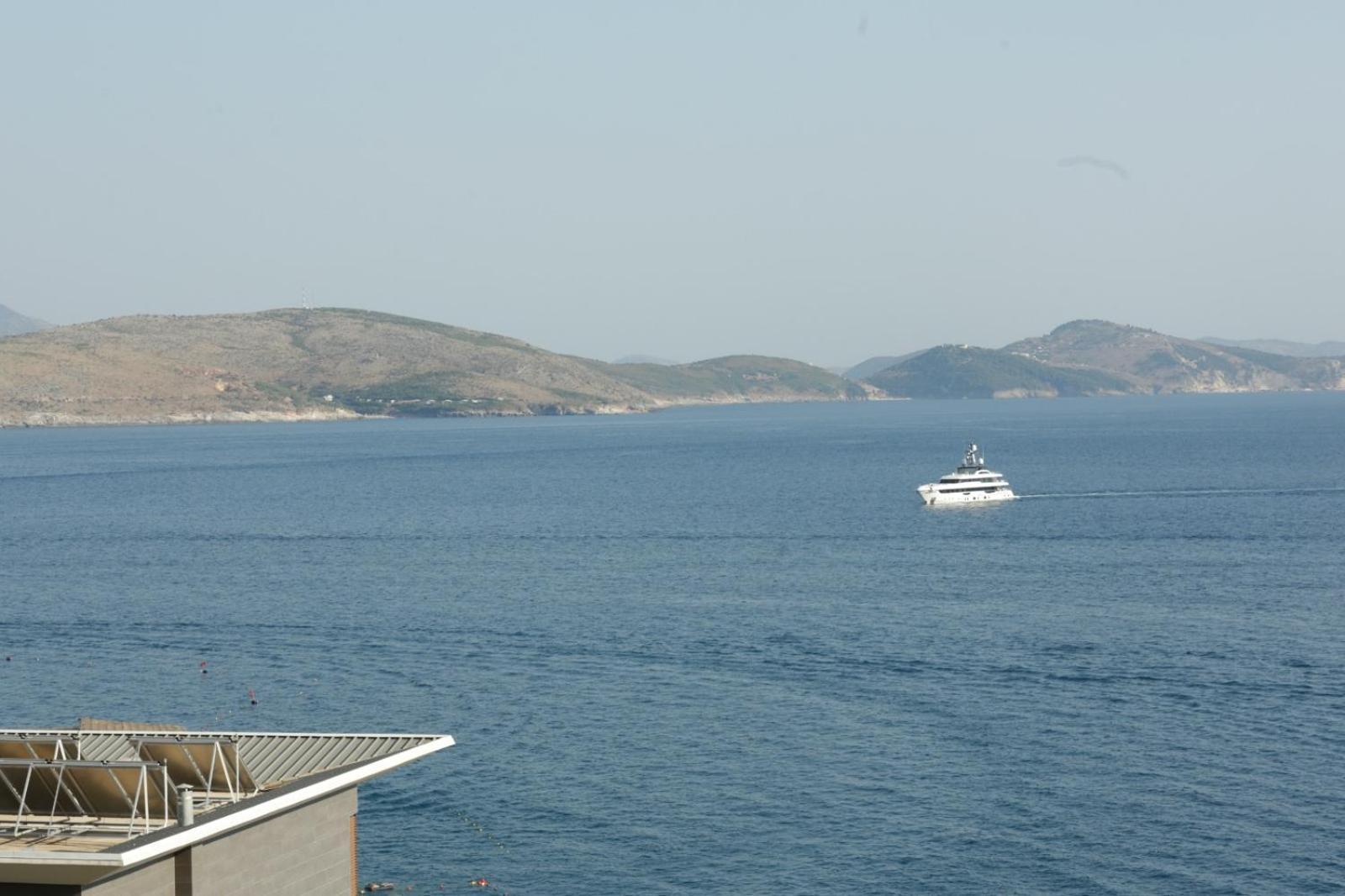 Matias Apartments Sarandë Esterno foto