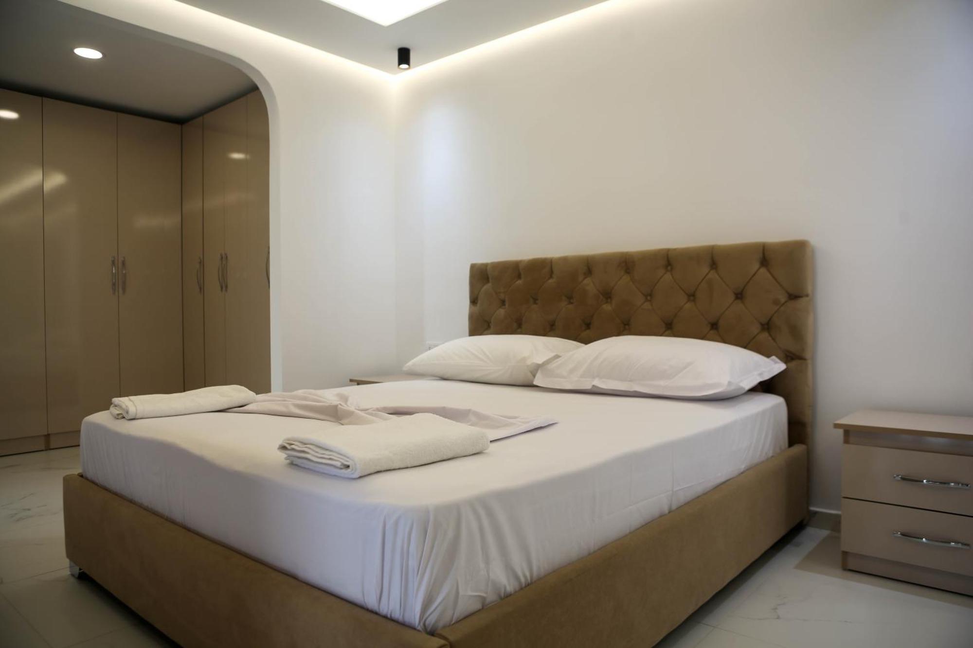 Matias Apartments Sarandë Esterno foto