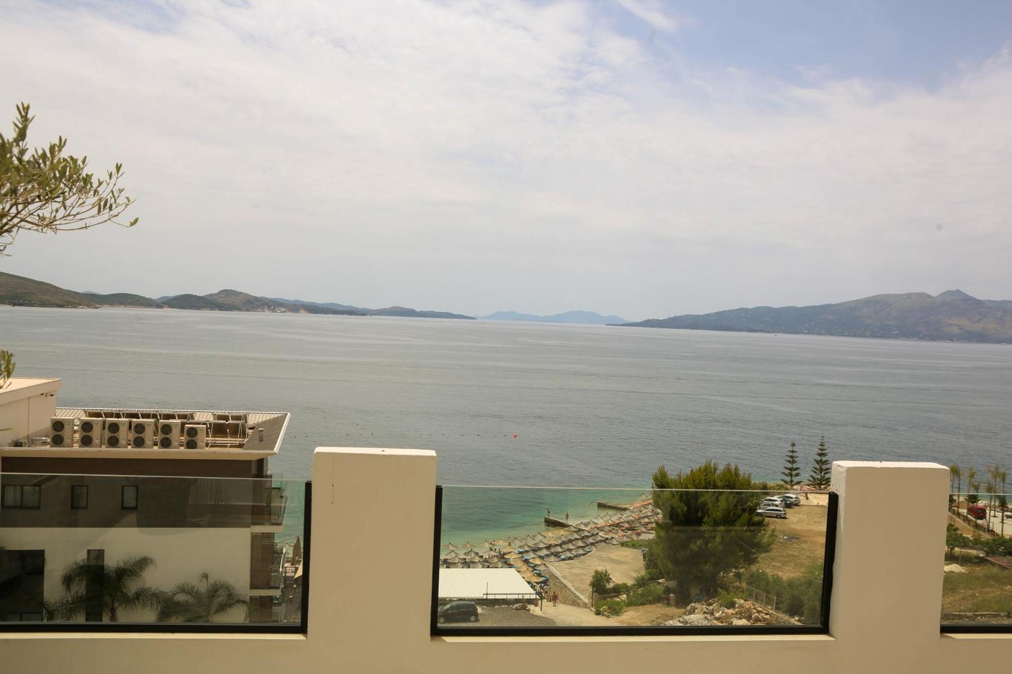 Matias Apartments Sarandë Esterno foto