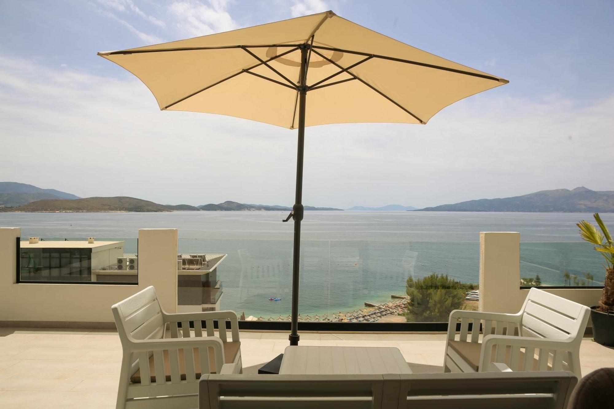 Matias Apartments Sarandë Esterno foto