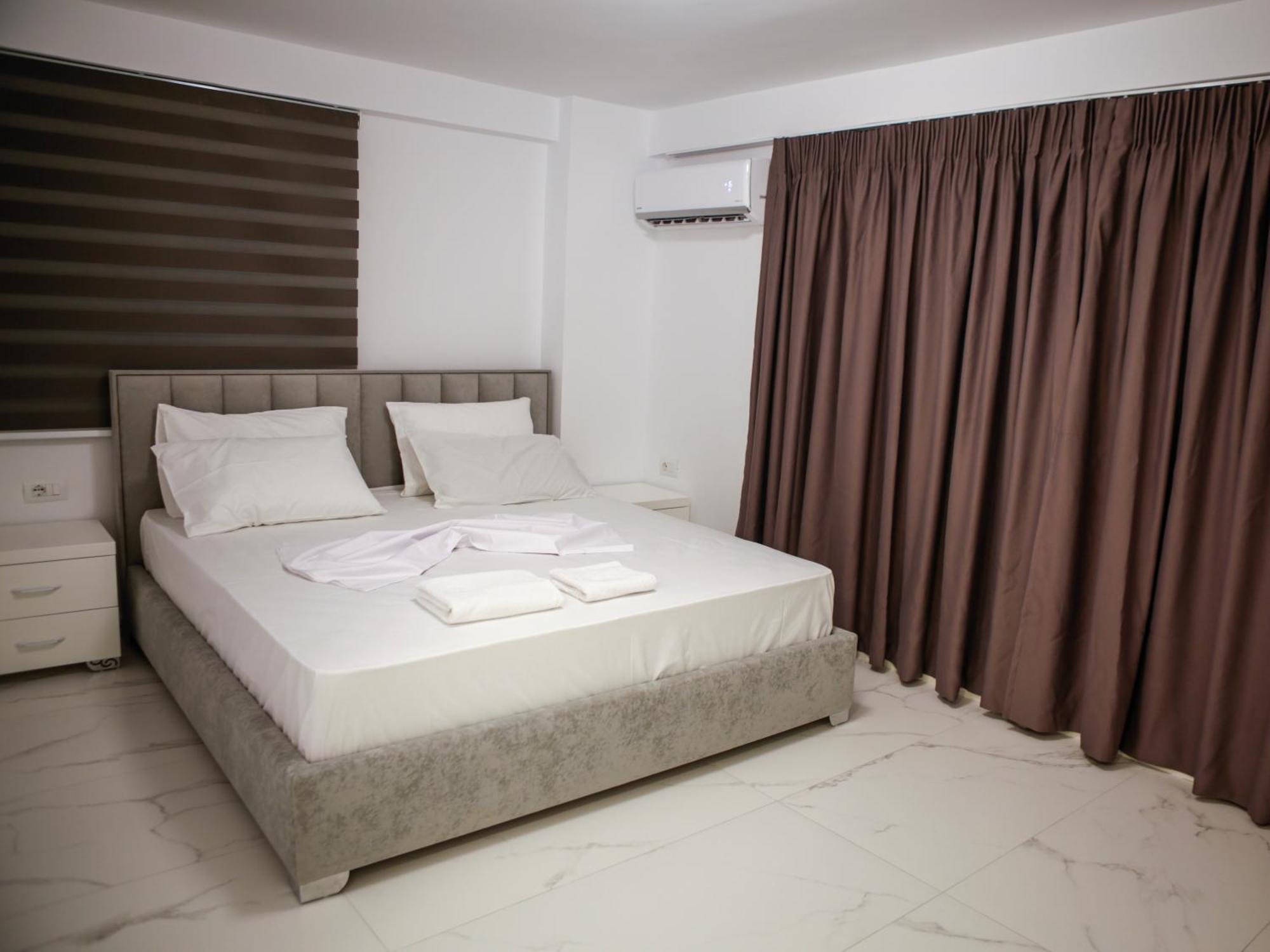 Matias Apartments Sarandë Esterno foto