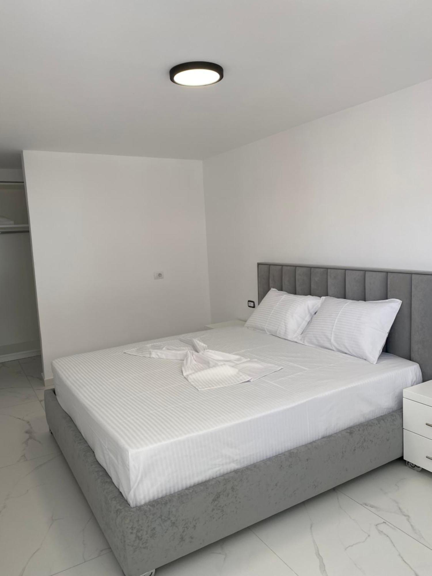 Matias Apartments Sarandë Esterno foto
